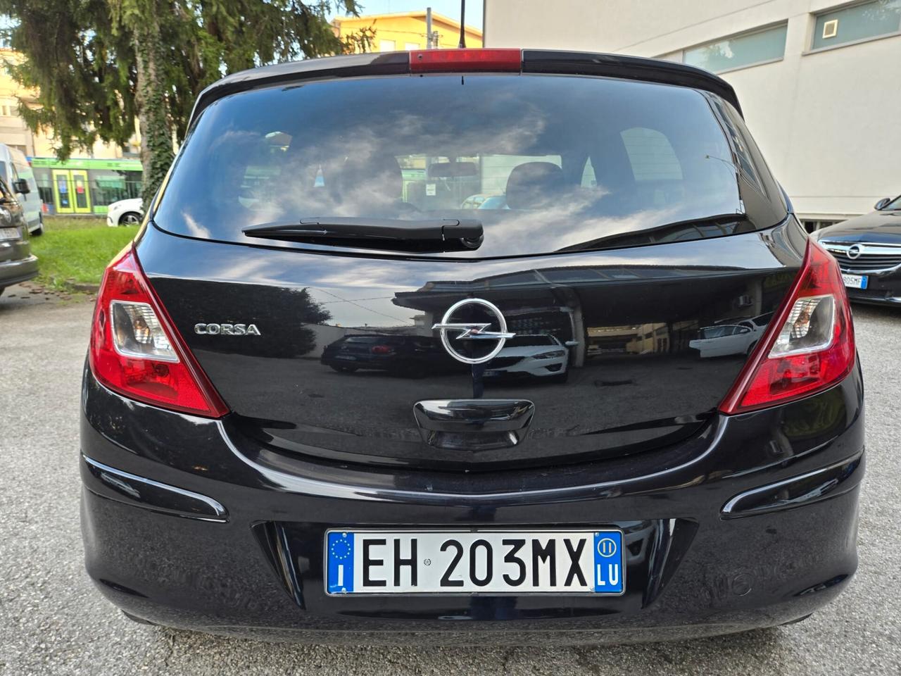 Opel Corsa 1.2 5 porte Cosmo Neopatentati