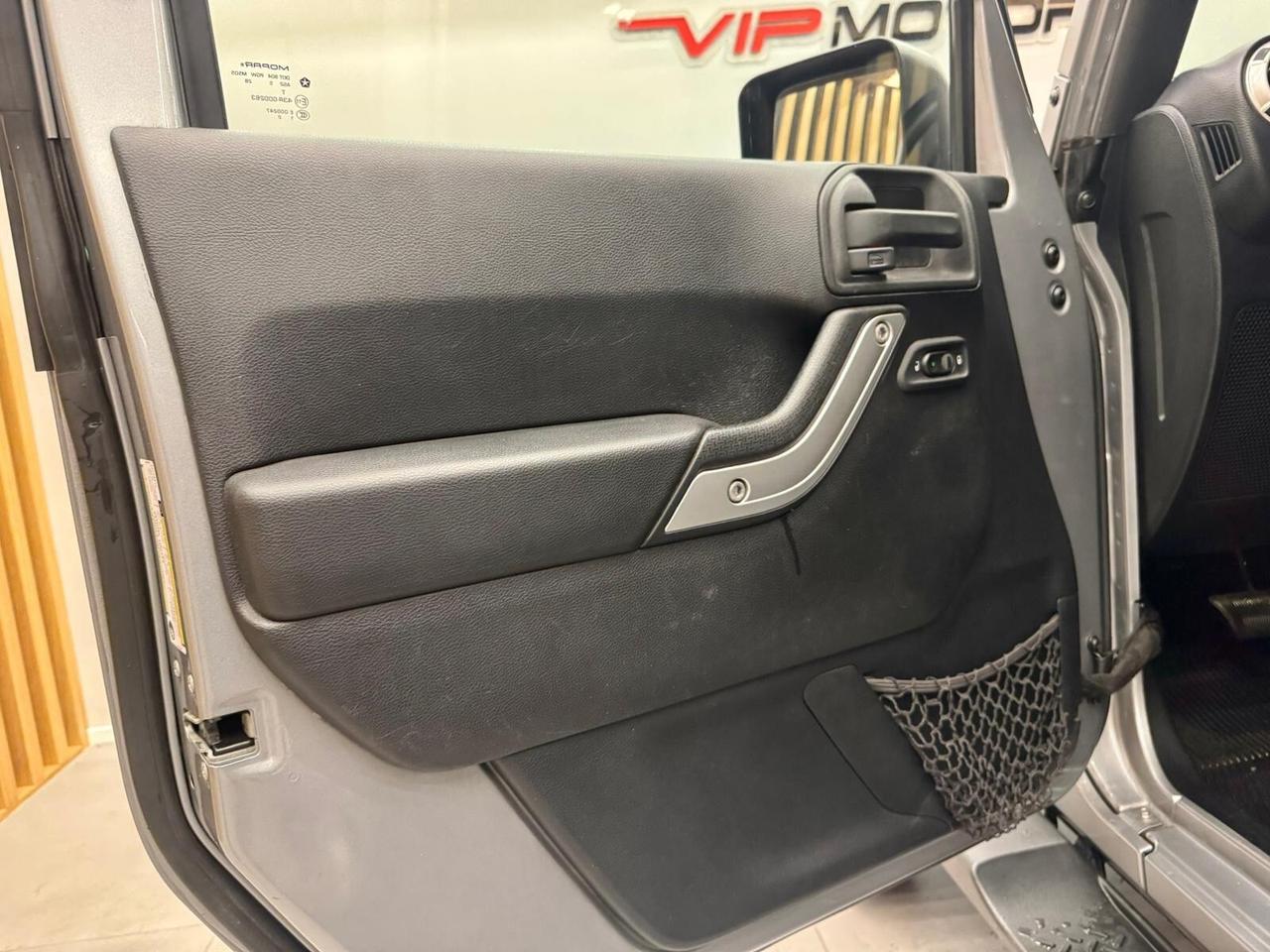 Jeep Wrangler 2.8 CRD SAHARA UNLIMITED PARI AL NUOVO restilyng