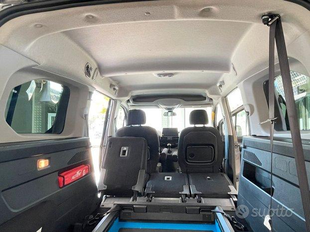 Opel Combo TRASPORTO DISABILI PIANALE RIBASSATO