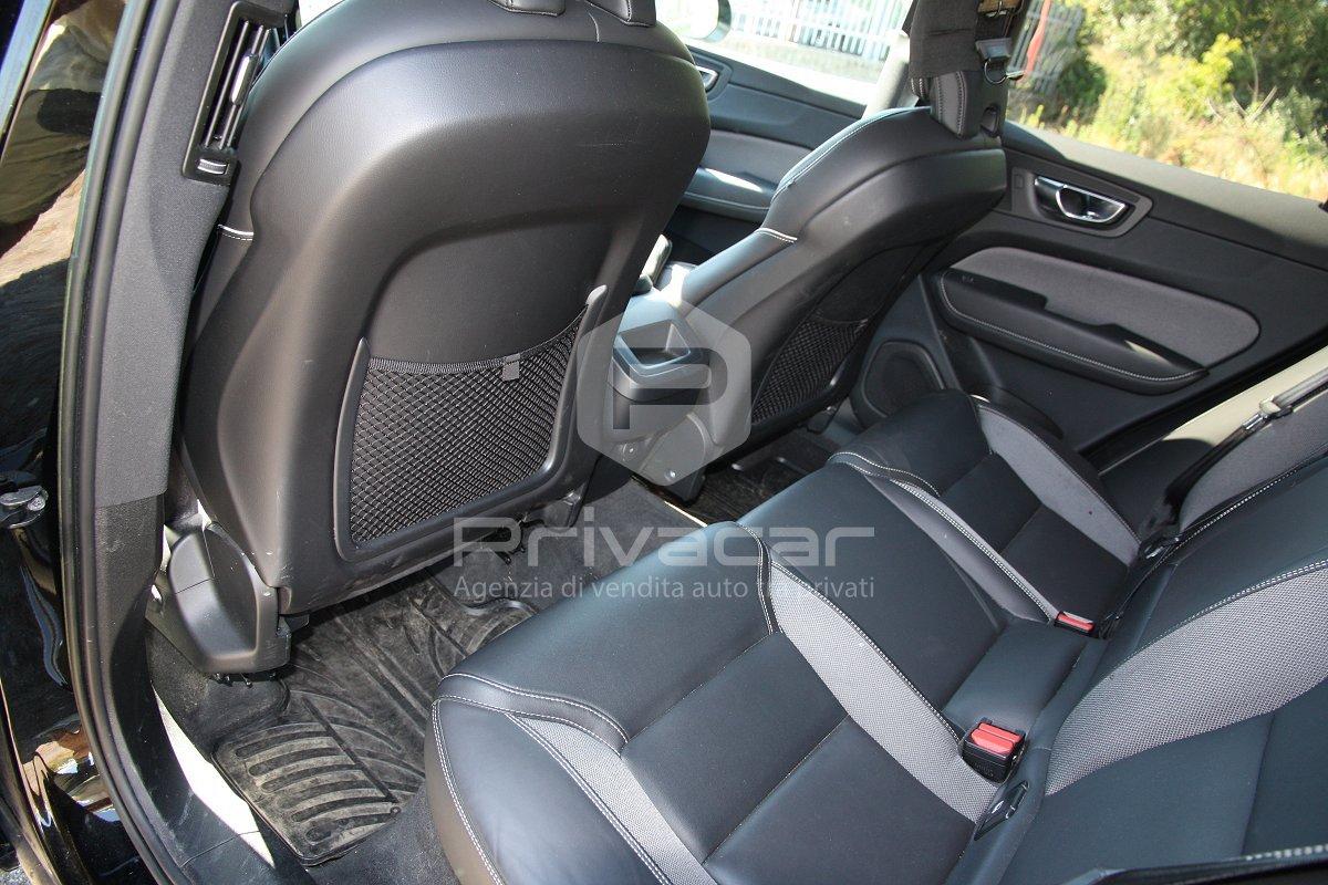 VOLVO XC60 B4 (d) AWD automatico Plus Dark