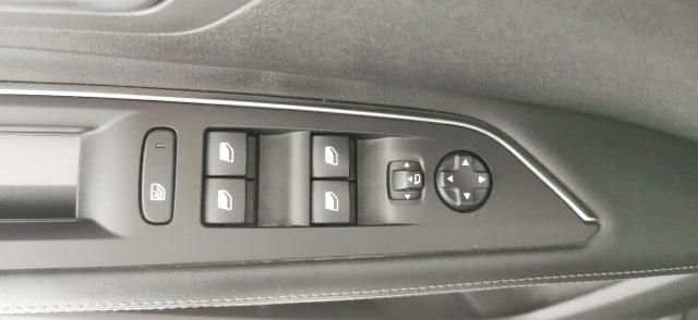 PEUGEOT 3008 Hybrid 225 e-EAT8 Allure