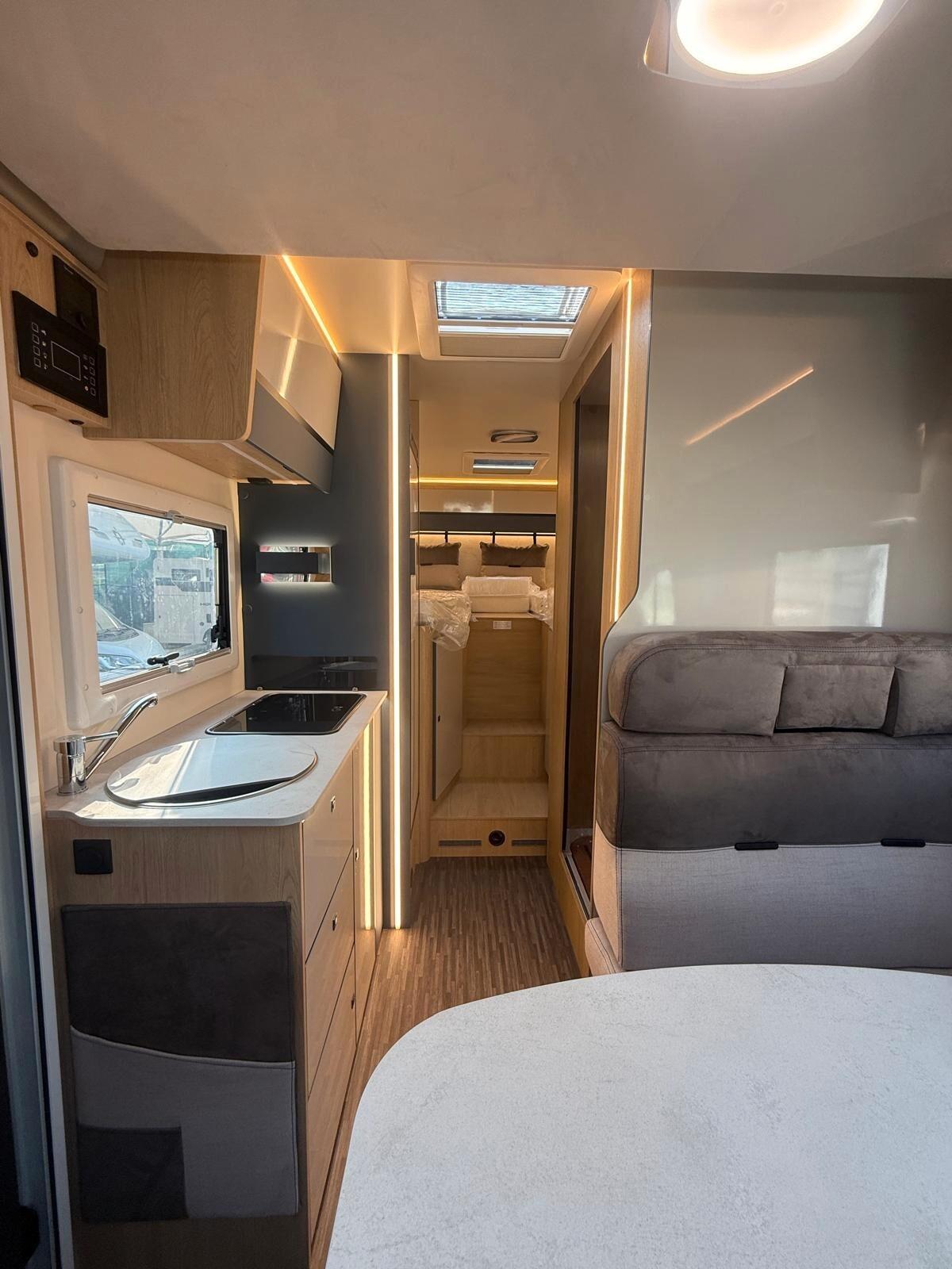 Ci International Horon Fit 81 XT camper