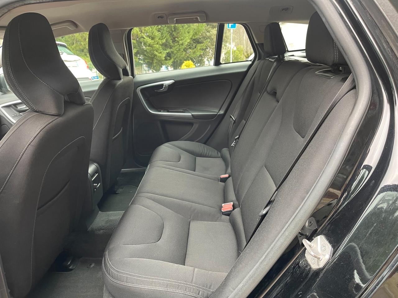 Volvo V60 D2 R-design Momentum NEO PATENTATI