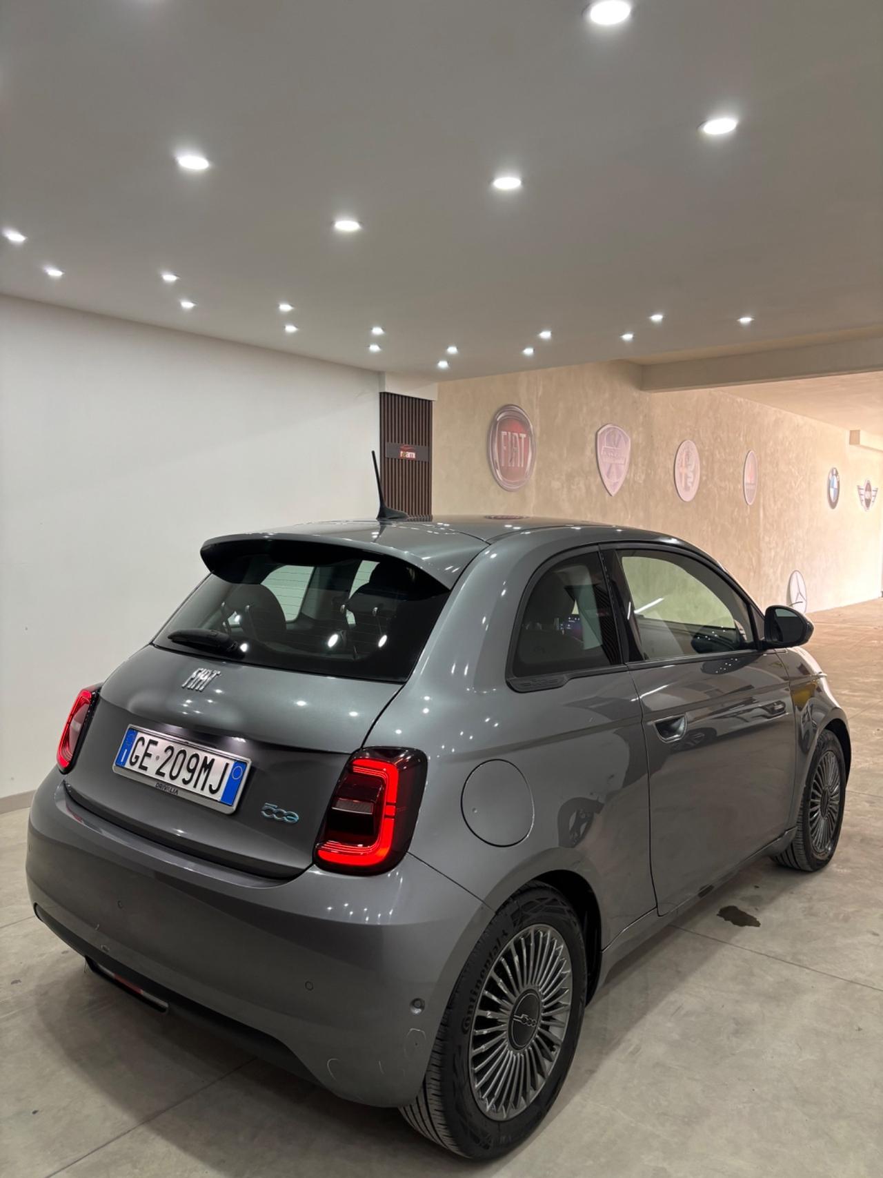 Fiat 500 500e Berlina 42 kWh La Prima