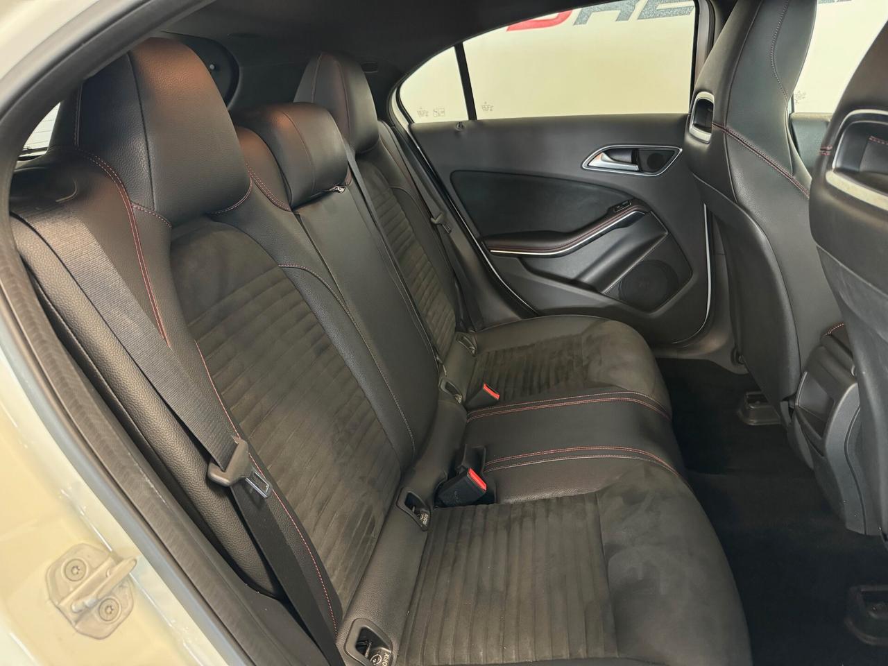 Mercedes-benz A 180 d Premium AMG PACK NIGHT PERFETTA