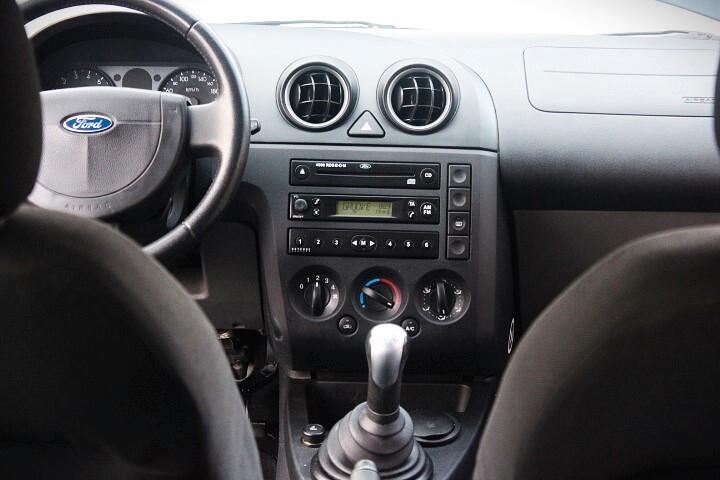 Ford Fiesta 1.2ie Zetec estetica da vetrina tagliandi documentati in Ford