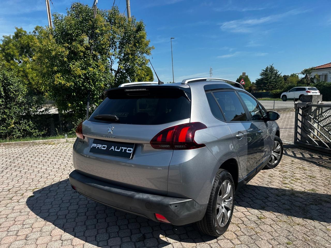 Peugeot 2008 BlueHDi 100 S&S Black Matt