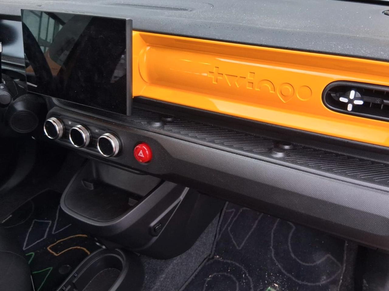 Renault Twingo E-Tech electric techno 80 cv urban range