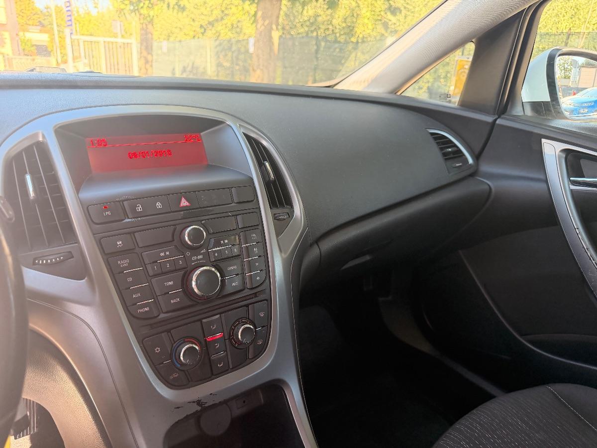 OPEL - Astra Station Wagon Sports Tourer 1.4 t. Cosmo Gpl Tech 140cv