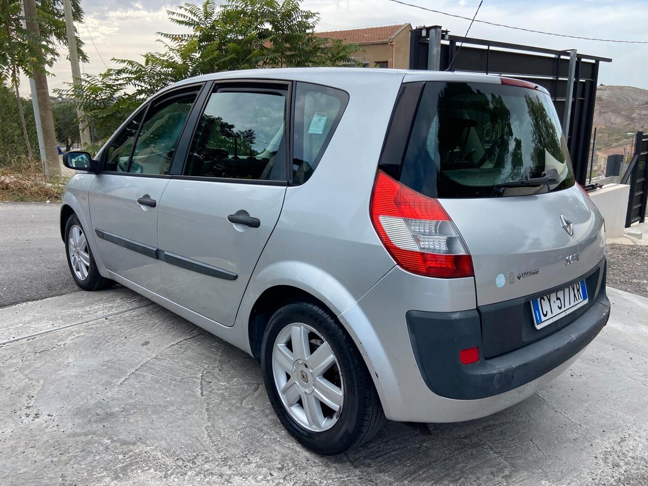 Renault Scenic 1.9 dCi 130CV Dynamique