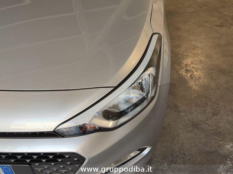 Hyundai i20 2015 Benzina 5p 1.2 Blackline 84cv