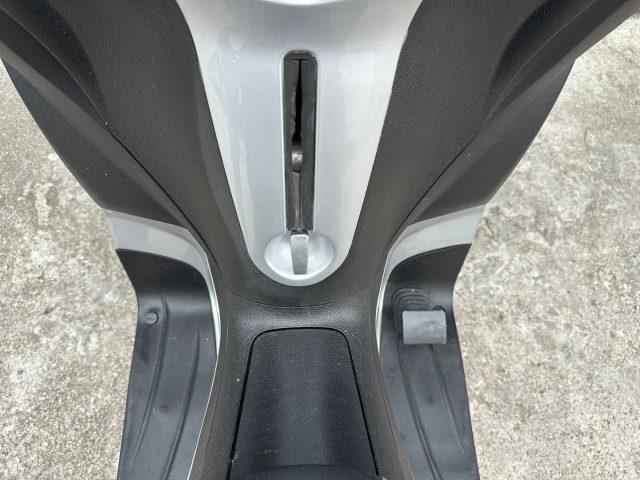 PIAGGIO MP3 LT 300 Yourban patente B
