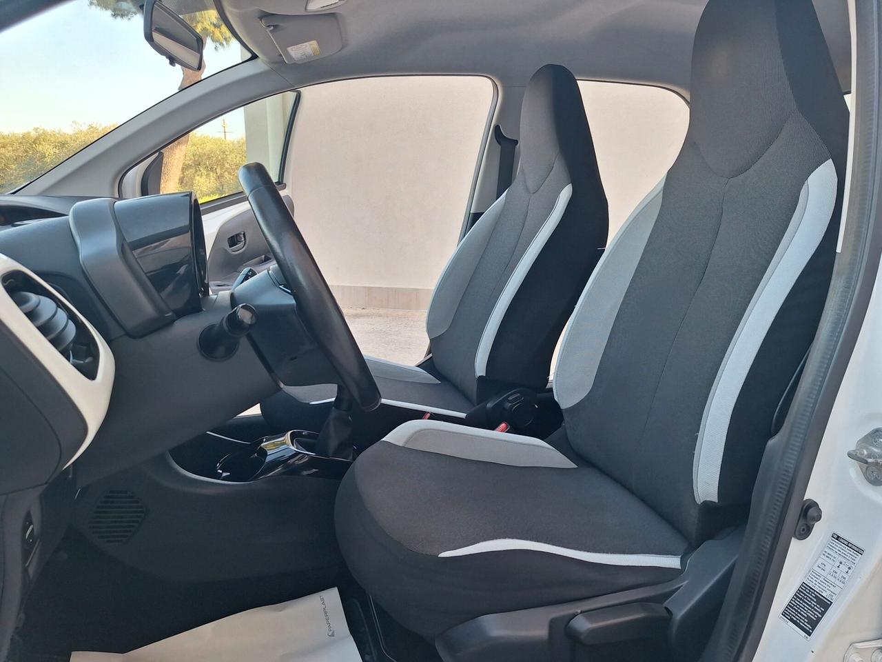 Toyota Aygo 1.0 69 CV 5 porte x-play RETROCAMERA FULL