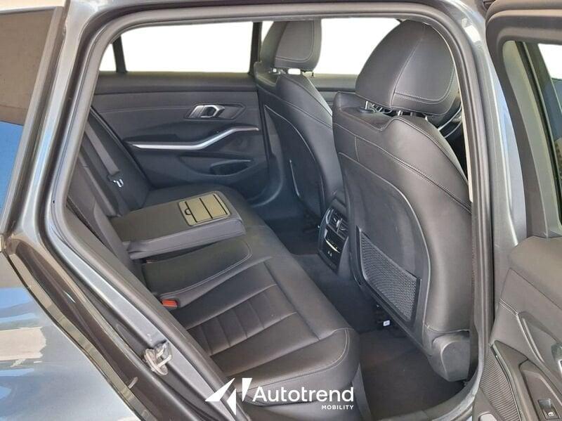 BMW Serie 3 Touring 320d 190 CV Automatica 48V Mild Hybrid Luxury