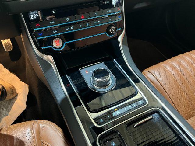 JAGUAR XF Sportbrake 2.0D 180CV aut. R-Sport Navi/Pelle tota