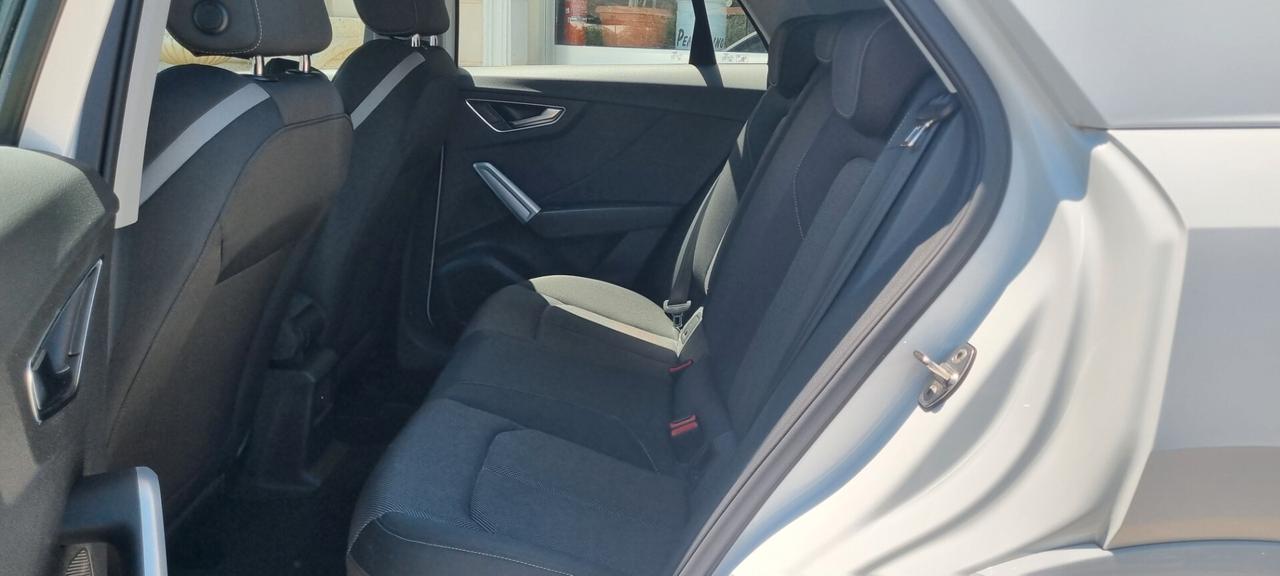 Audi Q2 disponibili 2 q2 30 1.6 TDI 115cv una bianca e una grigia