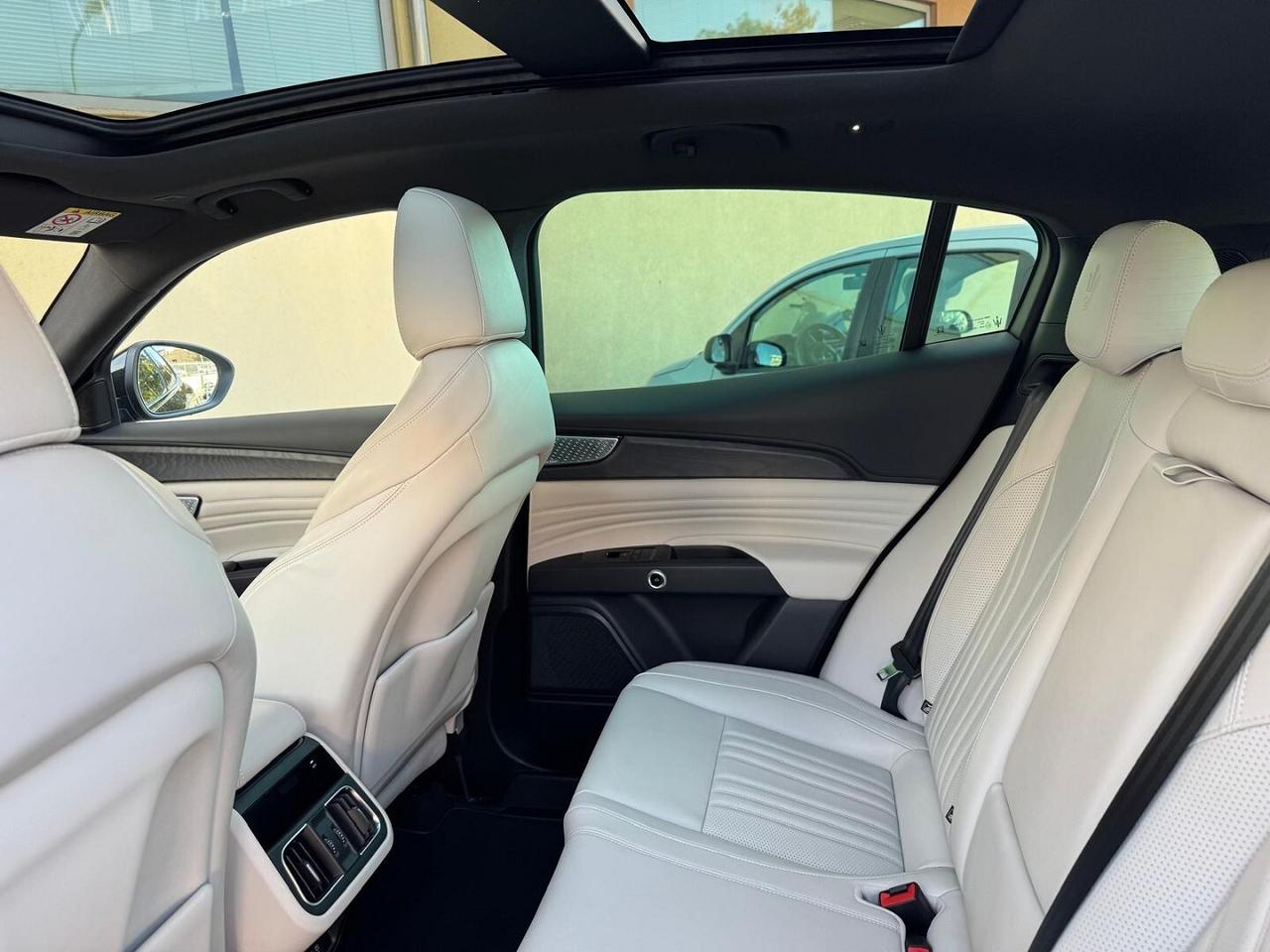 MASERATI GRECALE MODENA 330CV