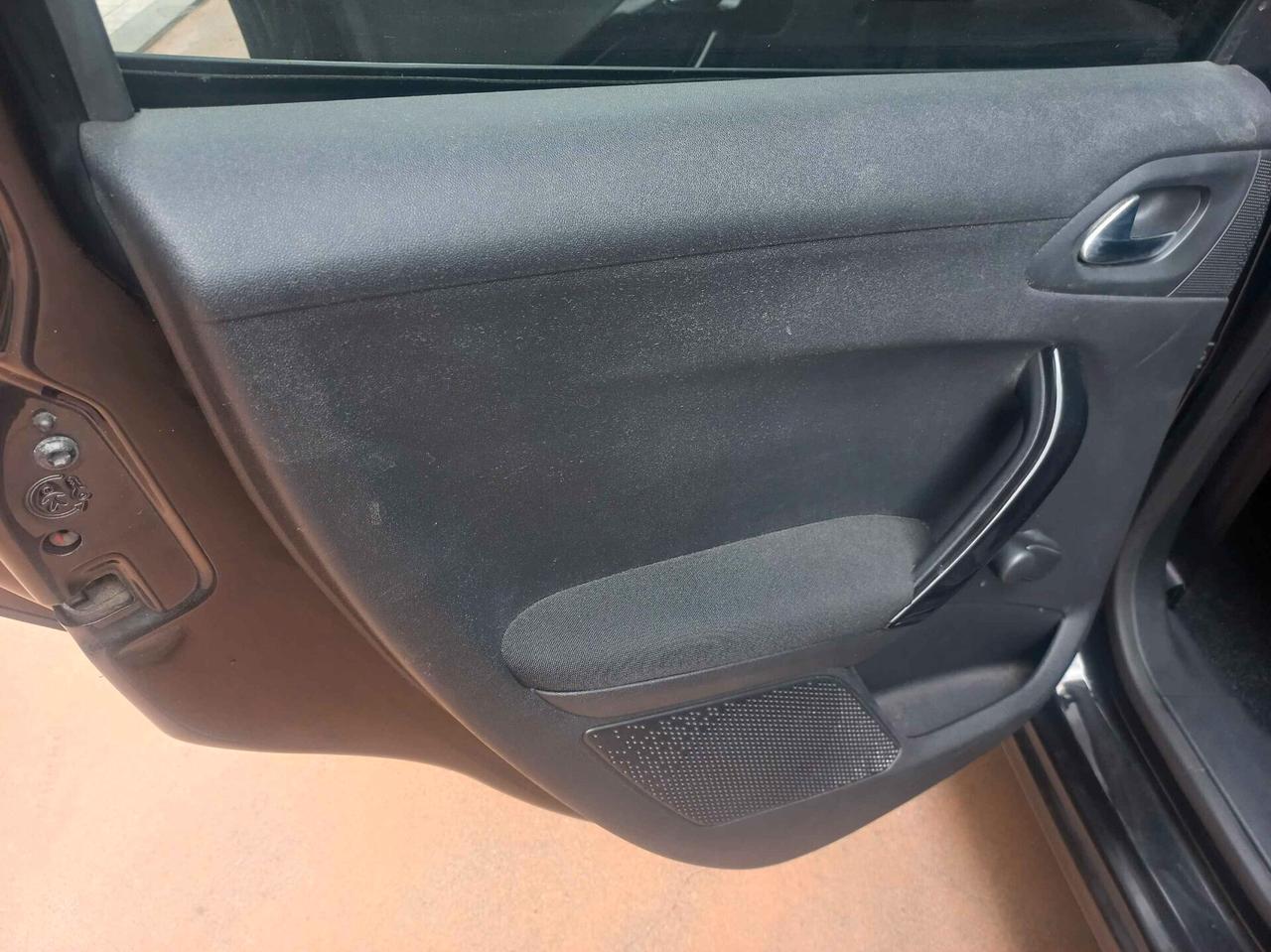 Peugeot 208 BlueHDi 75 5 porte Touch