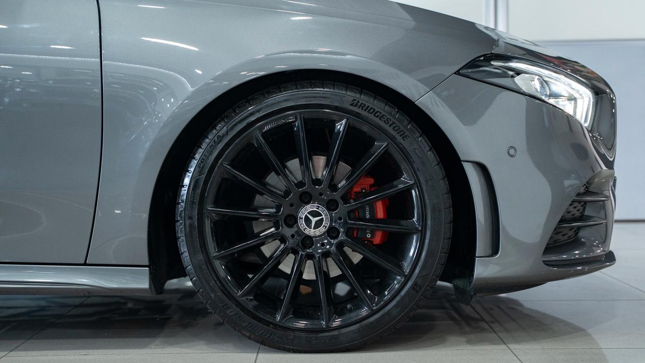 Mercedes-benz A 180 D PREMIUM PLUS AMG 19" TETTO PACK LUCI MULTIBEAM FULL OPTIONAL