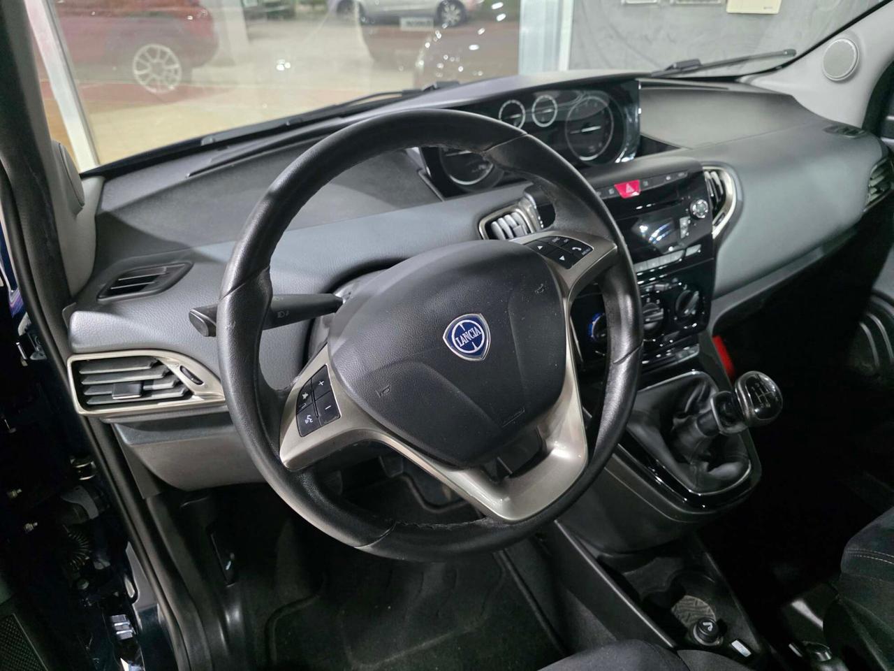 Lancia Ypsilon 1.2 69 CV 5 porte Gold