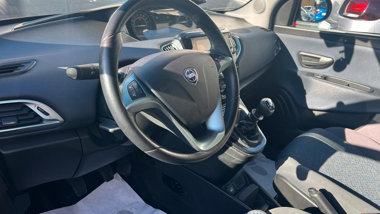 Lancia Ypsilon 1.0 FireFly 5 porte S&S Hybrid Gold Plus