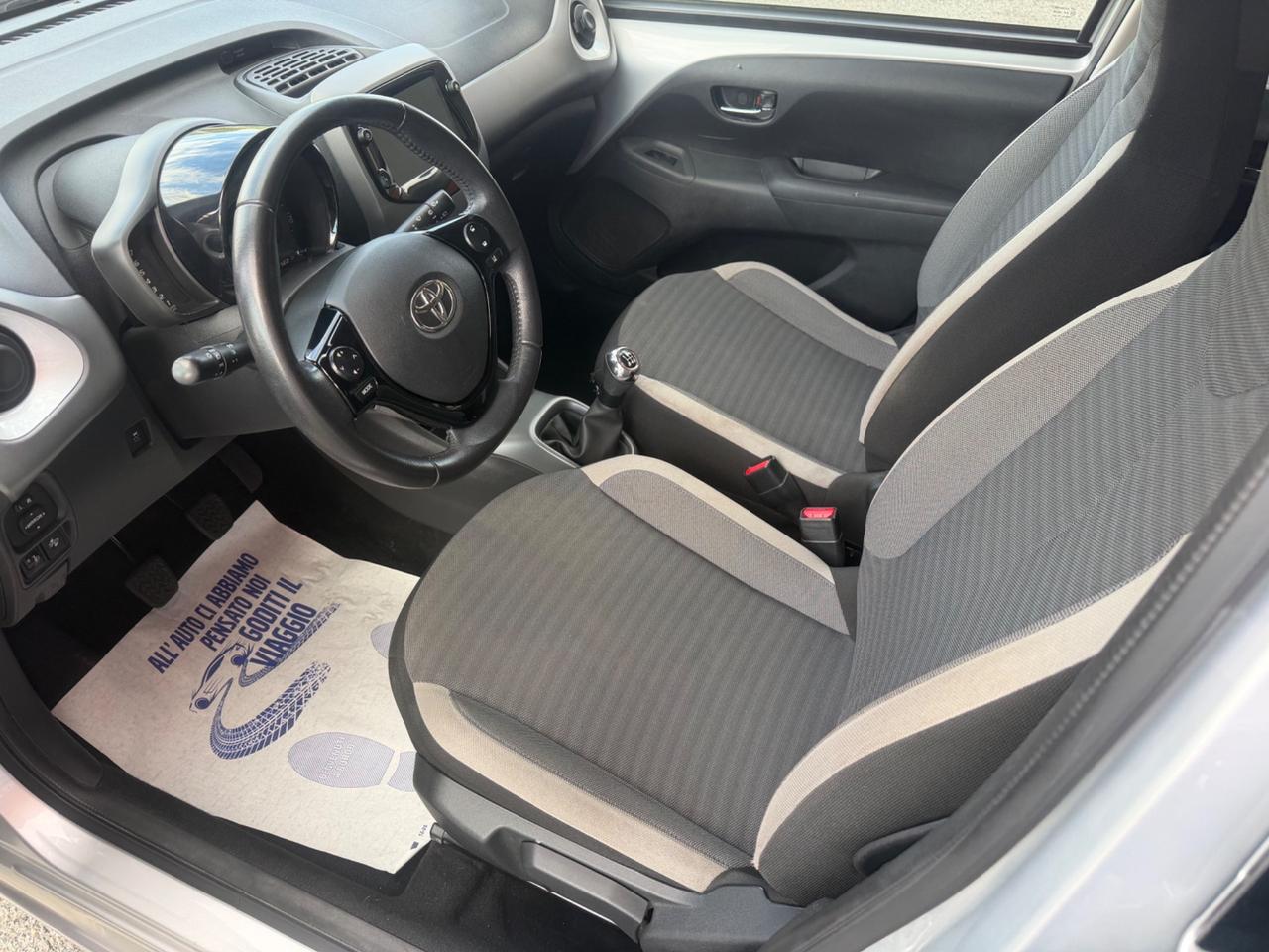 Toyota Aygo Connect 1.0 72 CV 5 porte x-wave