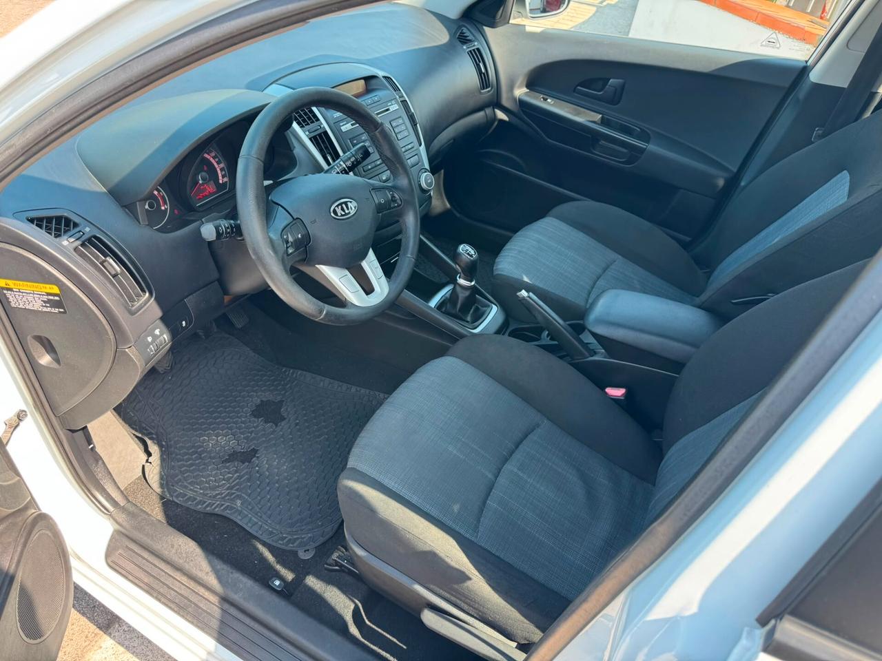 Kia Ceed 1.6 Diesel 90 CV: Affidabilità al giusto prezzo!