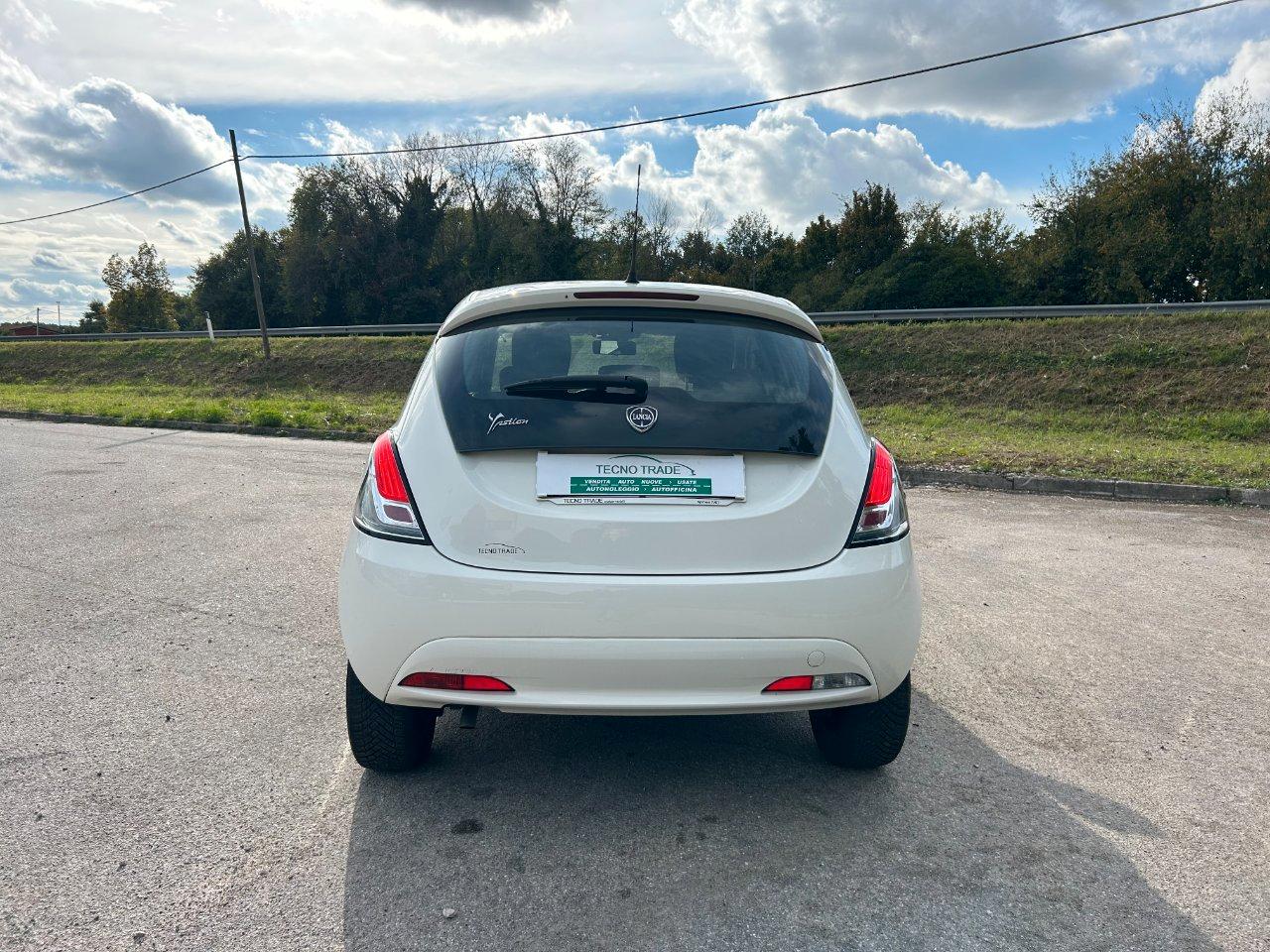 Lancia Ypsilon 5 Porte Ypsilon 1.2 GPL Silver 69cv