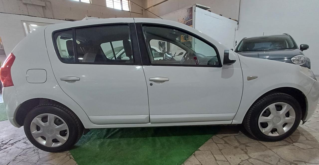 Dacia Sandero GPL DI SERIE Laureate - 2010