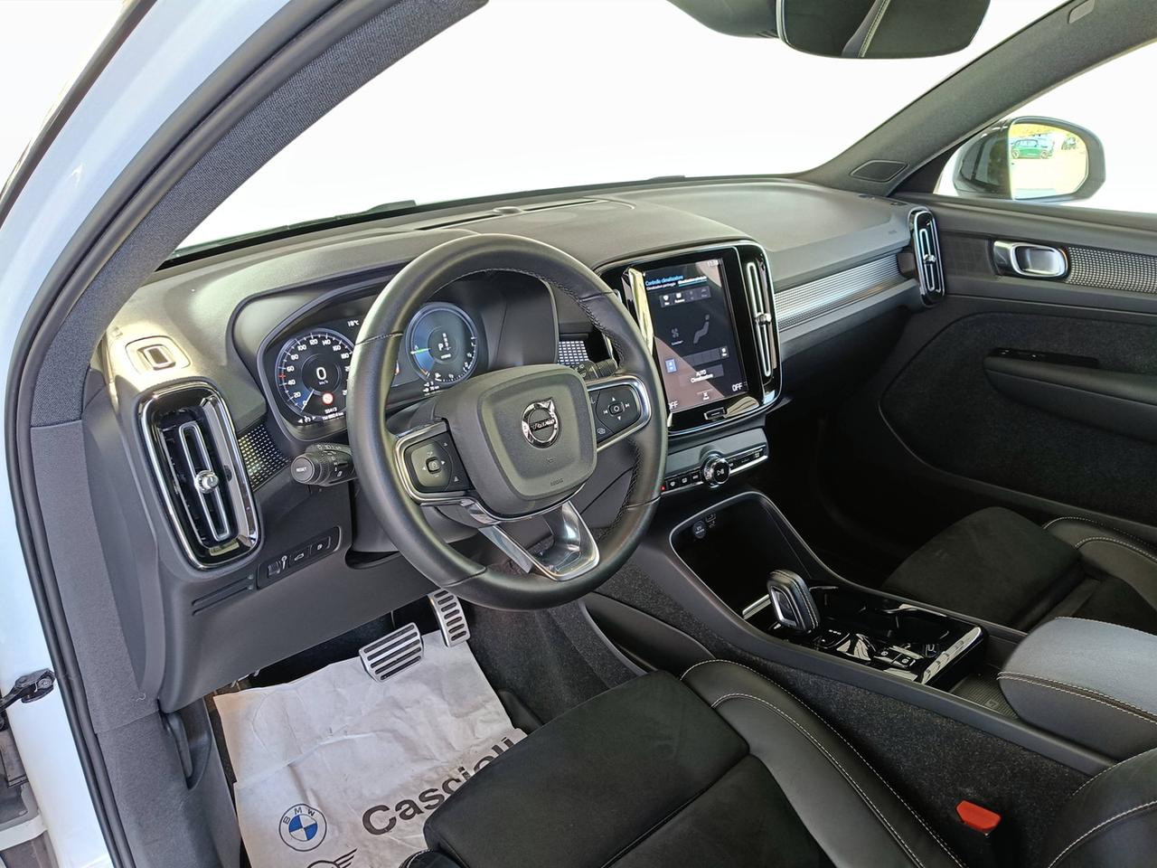 VOLVO XC40 - XC40 1.5 t4 phev R-design auto my21