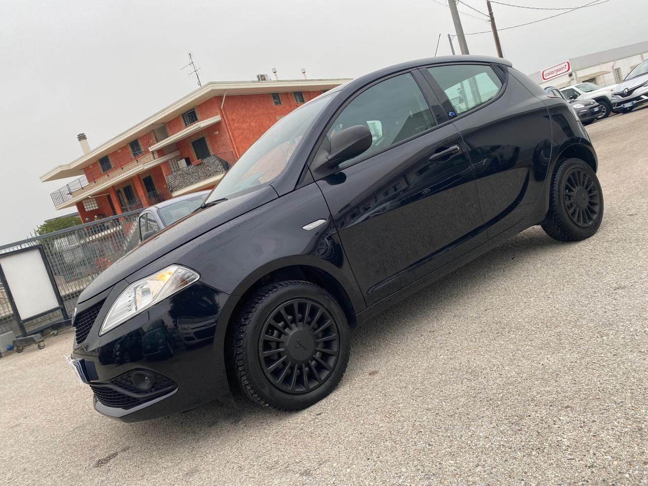 Lancia Ypsilon 1.2 69 CV 5 porte Elefantino Blu