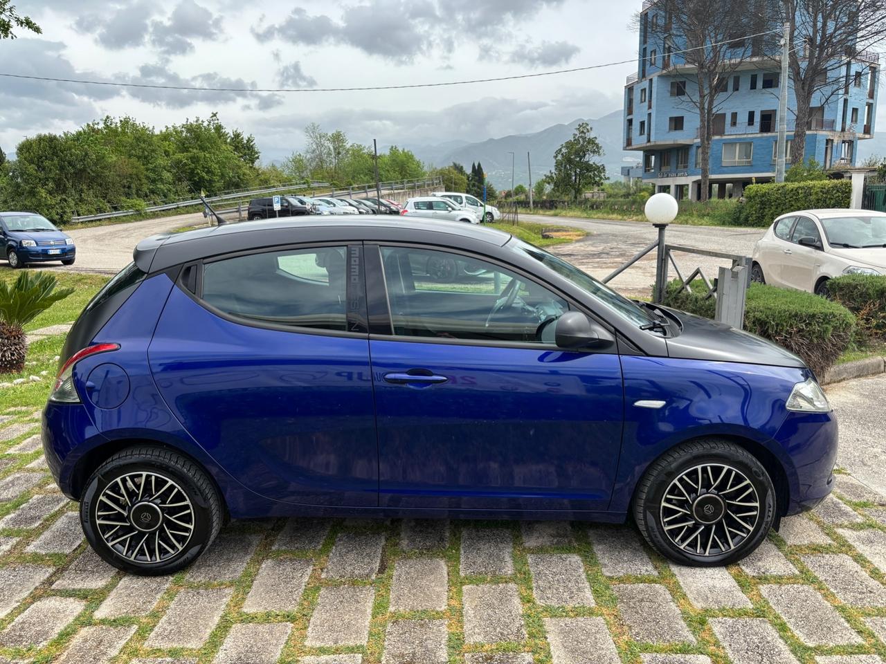 Lancia Ypsilon 1.2 69CV GPL S MOMODESIGN-2013