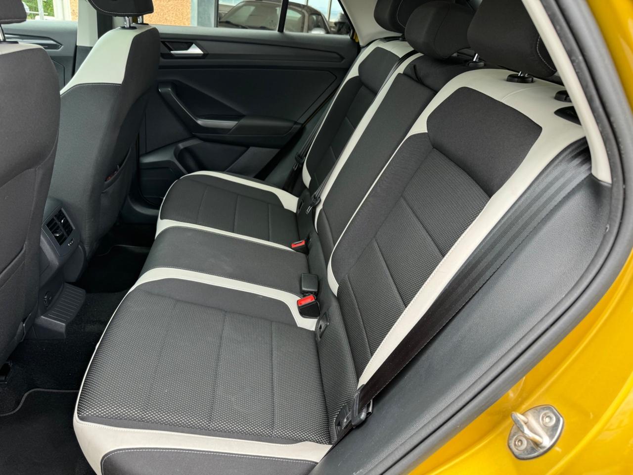 Volkswagen T-Roc 1.6 TDI SCR Advanced BlueMotion Technology R-Line TETTO