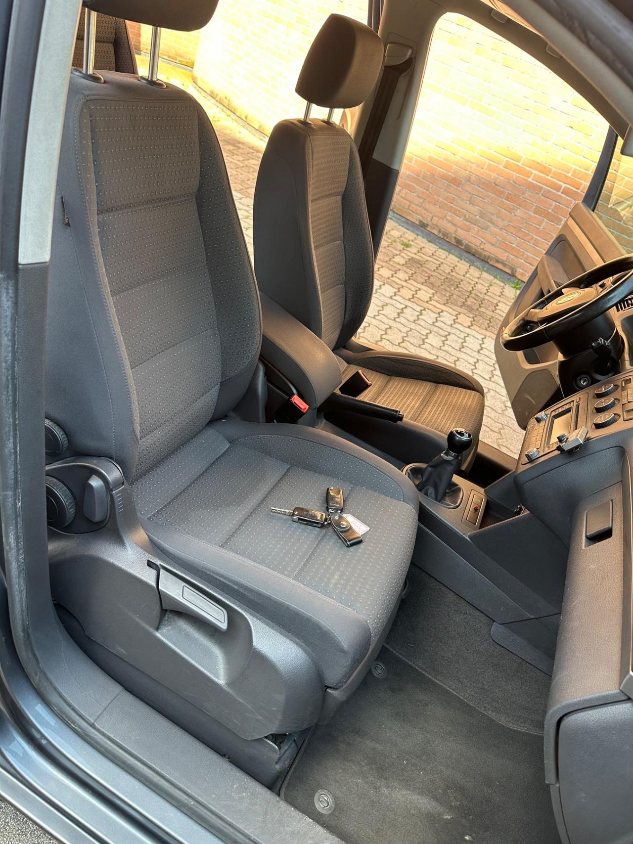 Volkswagen Touran 1.6 16V FSI Goal