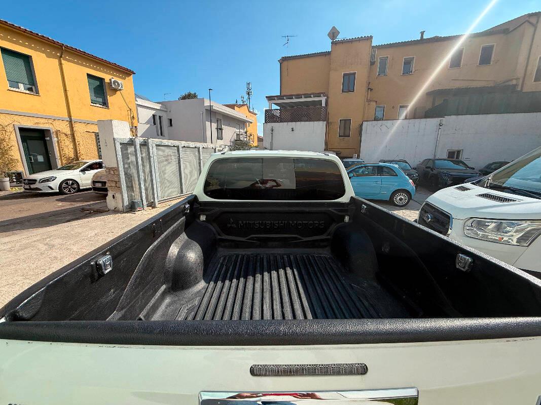 Mitsubishi L200 Cab VI 2019 Mitsubishi L200 d.cab 2.3d Diamond Pack 0 4wd 150cv