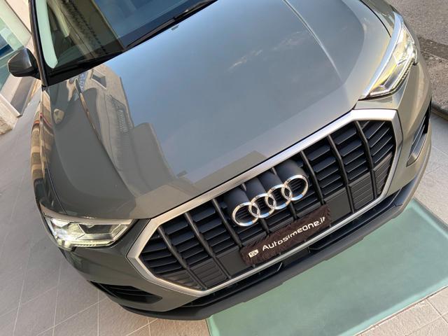 AUDI Q3 35 2.0 TDI S tronic Business COCKPIT