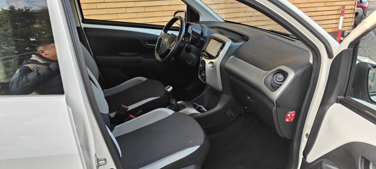 Toyota Aygo 1.0 VVT-i 69 CV 5 porte x-play TSS