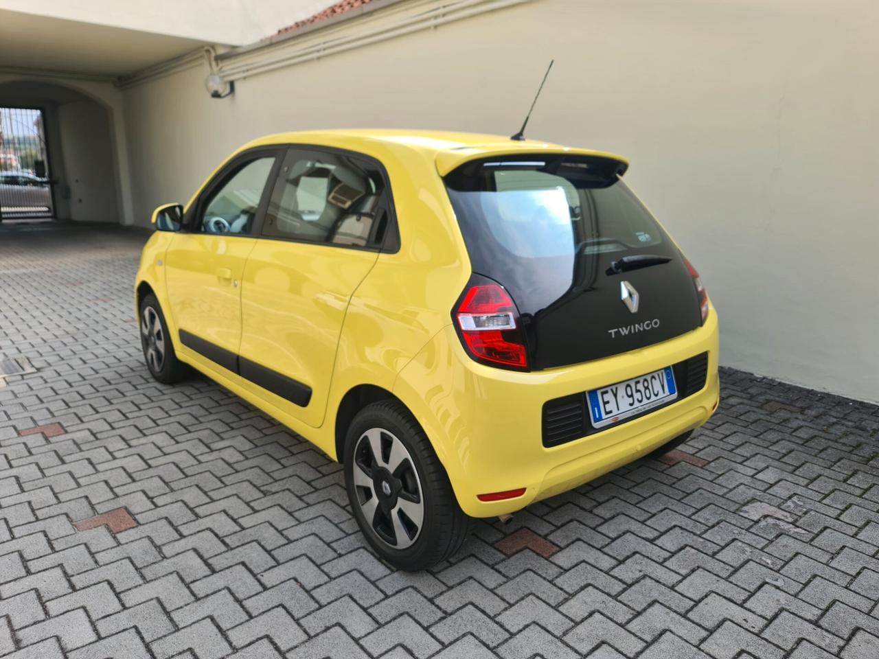 Renault Twingo 1.0 SCe Live - unicoprop.