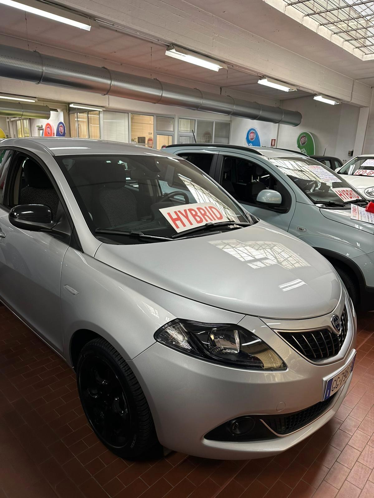 Lancia Ypsilon 1.0 FireFly 5 porte S&S Hybrid Ecochic Silver