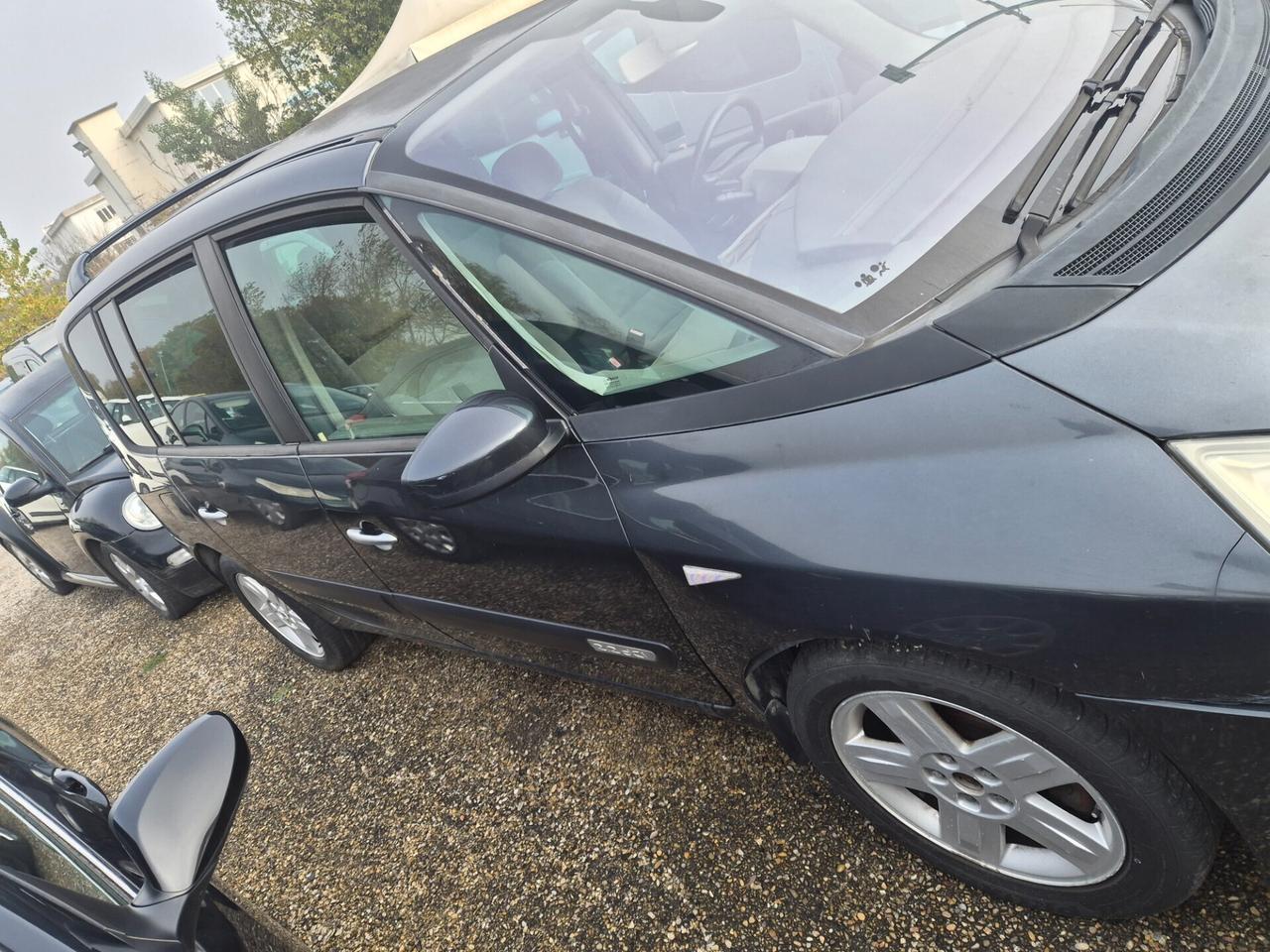 Renault Espace 2.2 16V dCi Initiale