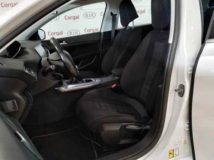 Peugeot 208 PureTech 82 5 porte Allure ok neo patentati