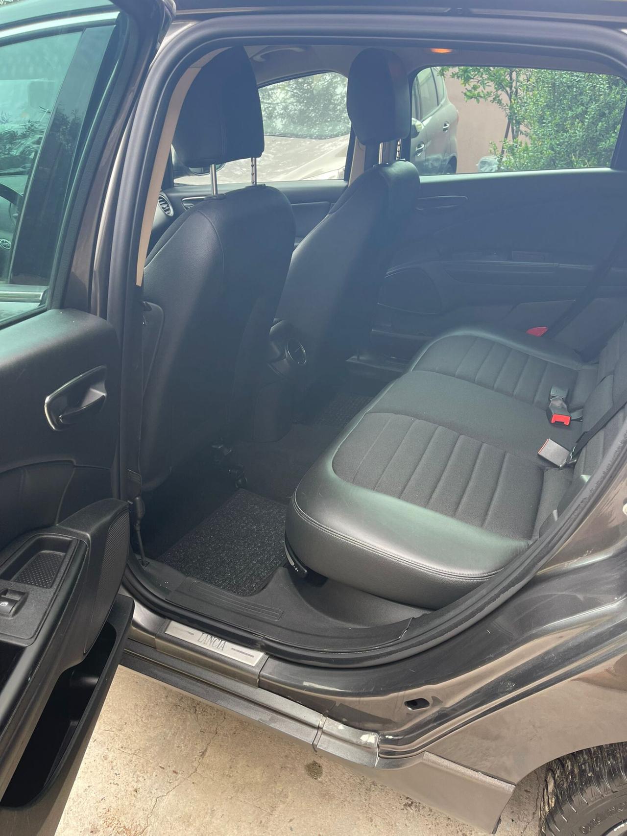 Lancia Delta 1.9 MJT Twinturbo DPF Gold