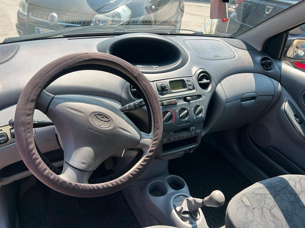 Toyota Yaris 1.0i 16V cat 5 porte Sol