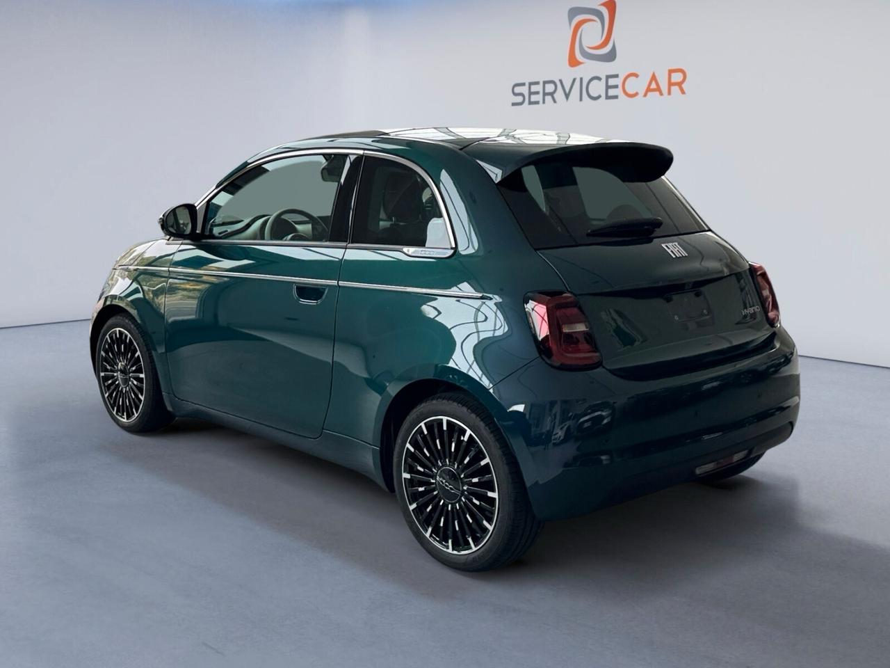 Fiat 500 Berlina Hybrid La Prima