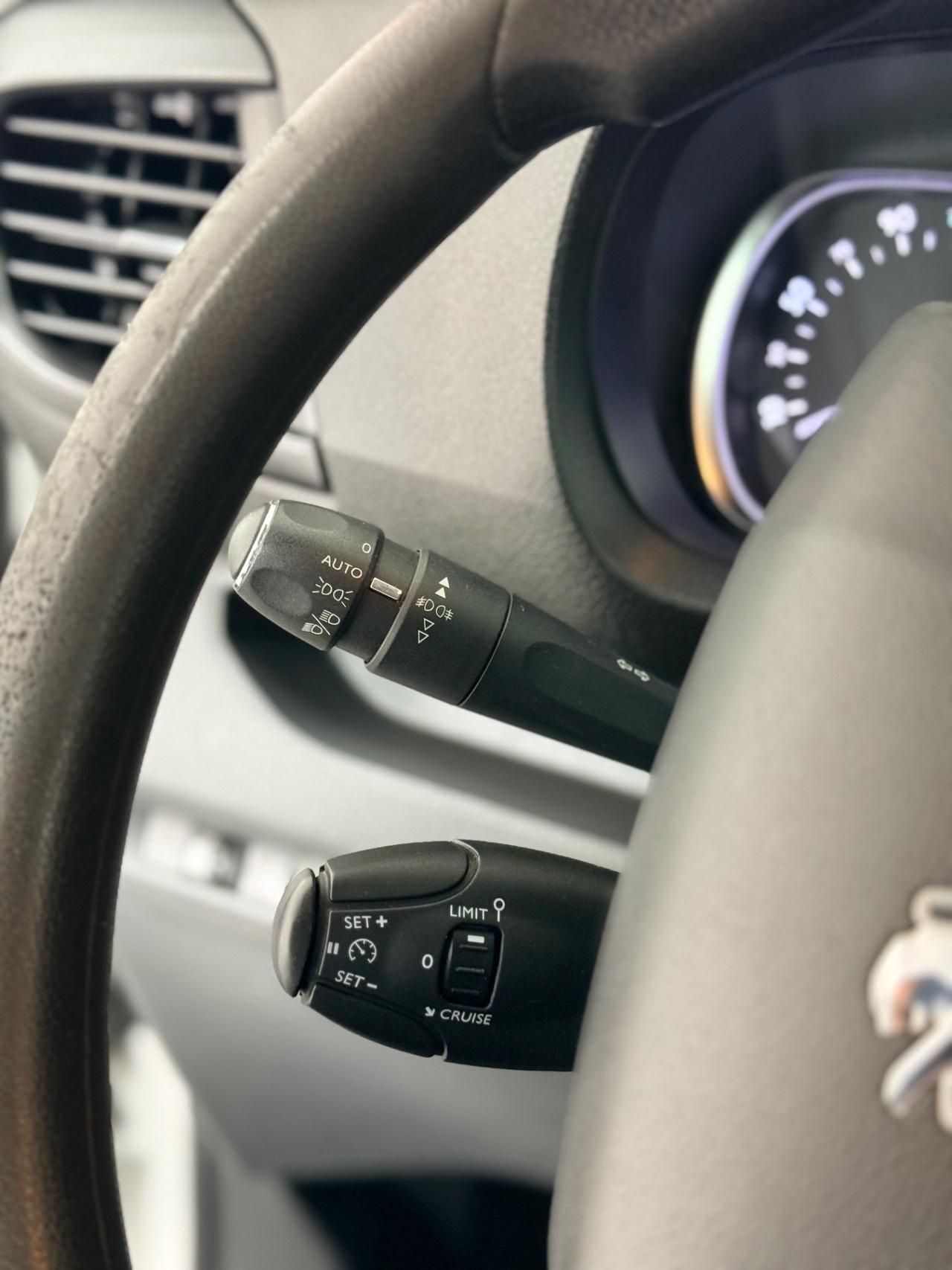 Peugeot Expert 2.0 BHDI 122cv Premium 11/2018 Euro 6B Neopatentati