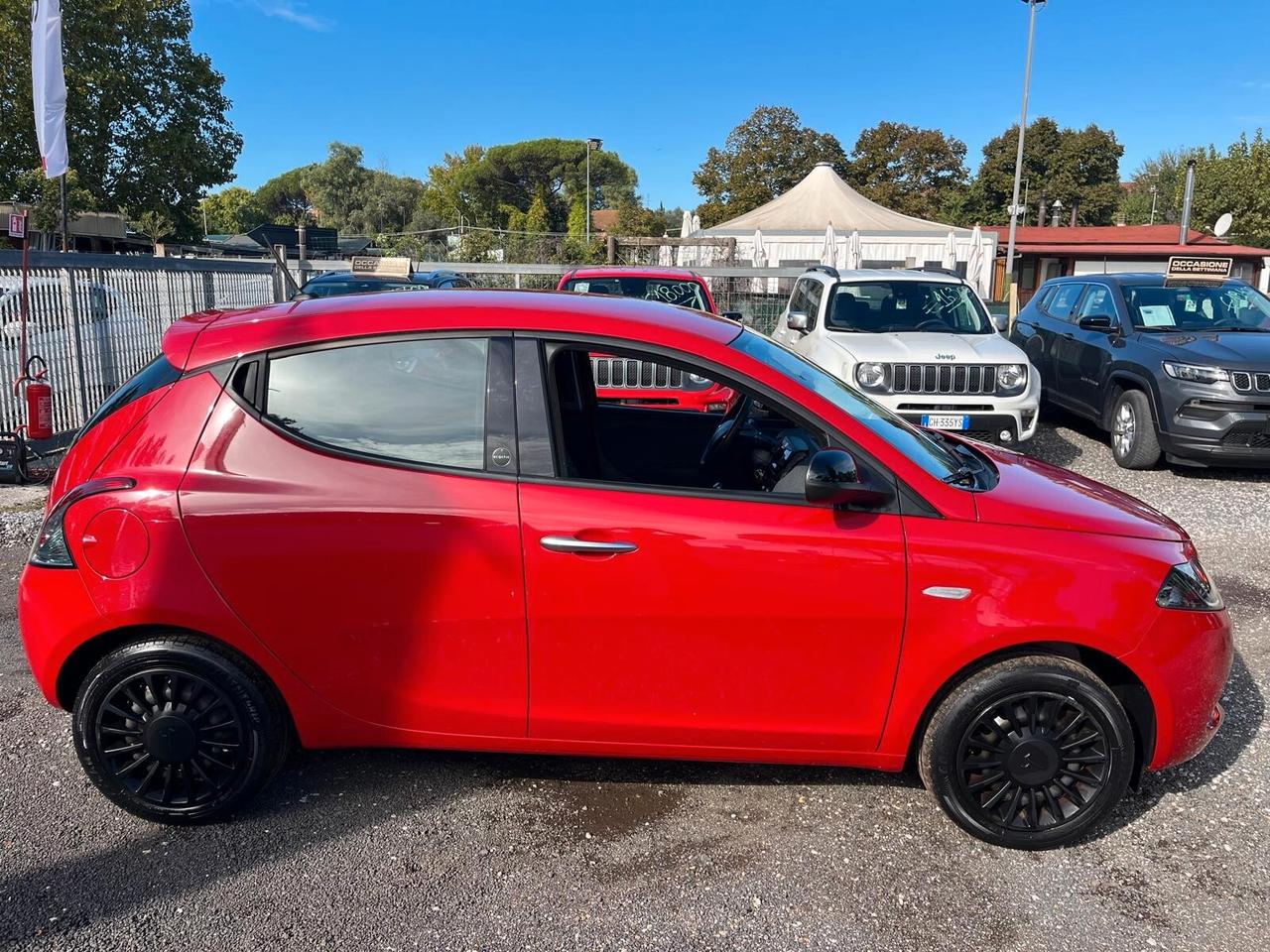 Lancia Ypsilon 1.0 FireFly 5 porte S&S Hybrid Ecochic Silver