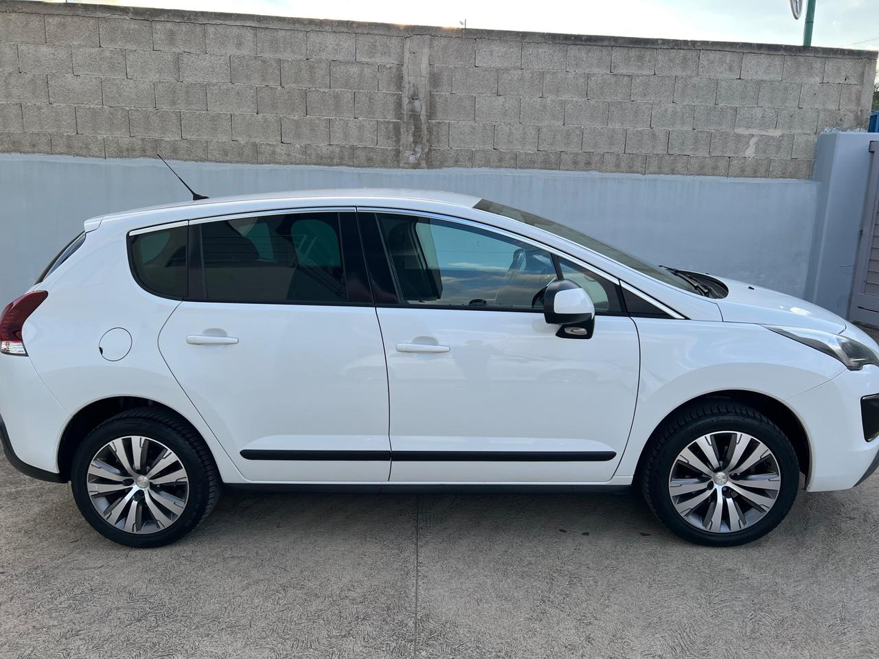 Peugeot 3008 1.6 Hdi 120 Cv Allure | 2016