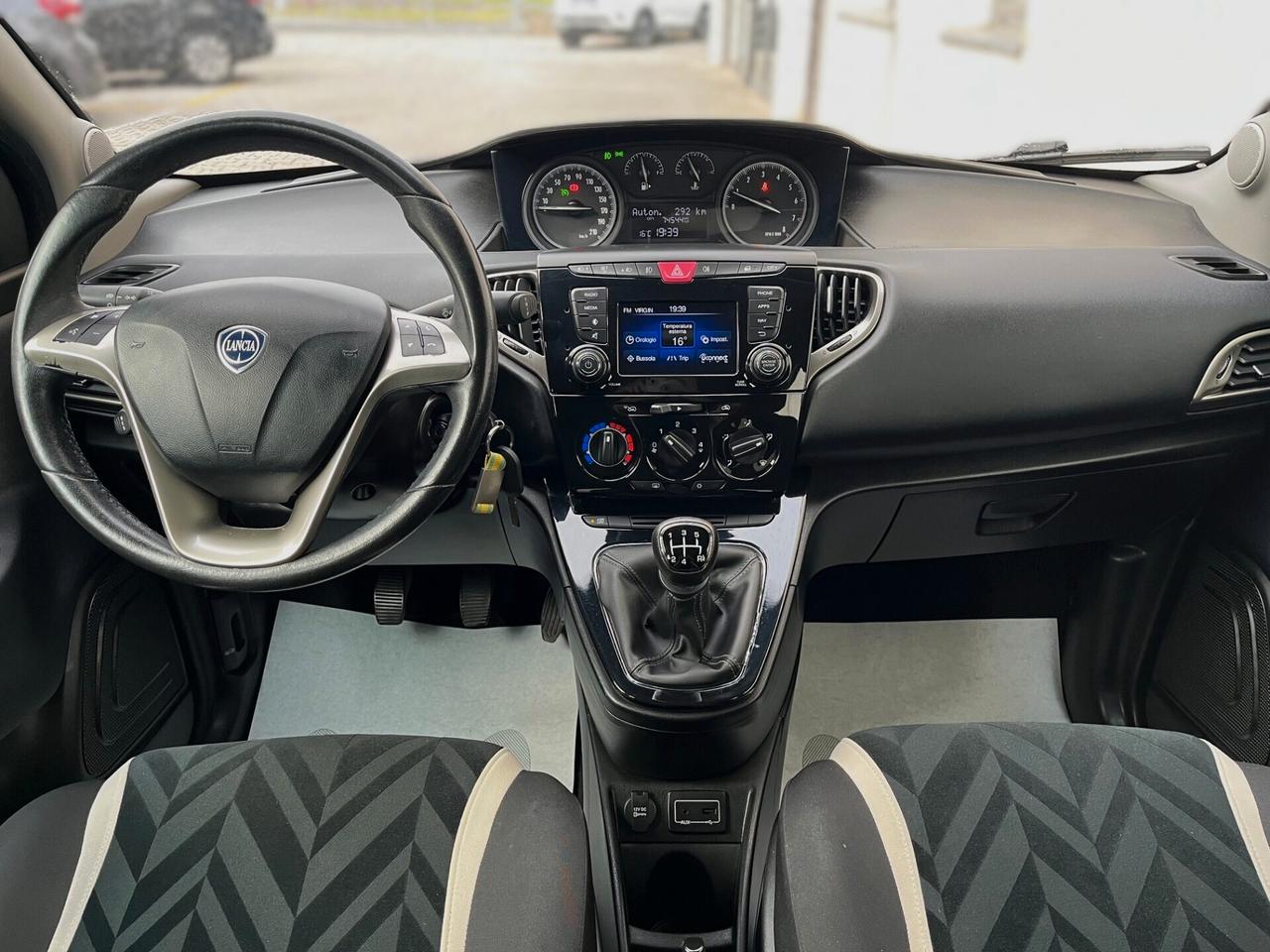 Lancia Ypsilon 1.2 69 CV 5 porte Gold