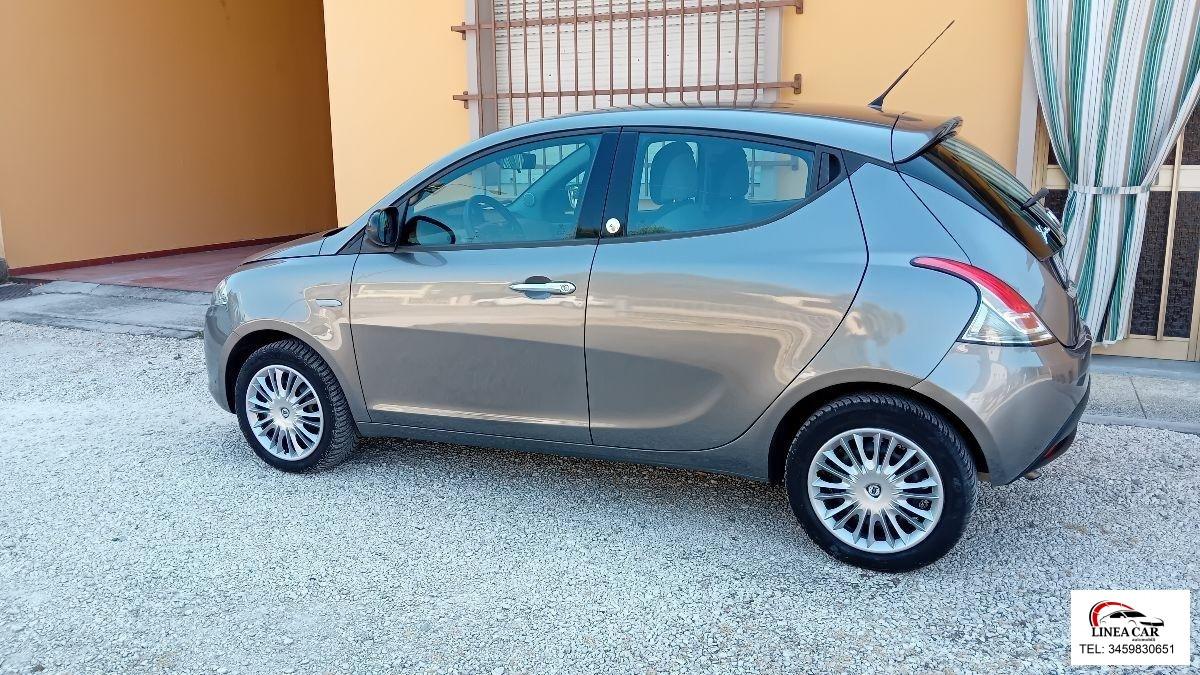 LANCIA - Ypsilon 1.2 benzina / gpl - ok neopatentati