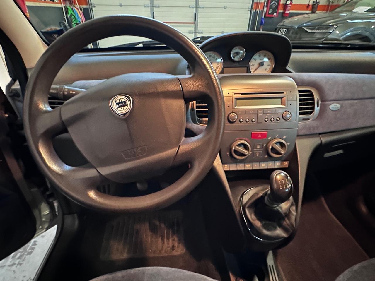 Lancia Ypsilon 1.2 16V Argento